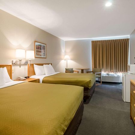 Rodeway Inn Ainsworth Luaran gambar